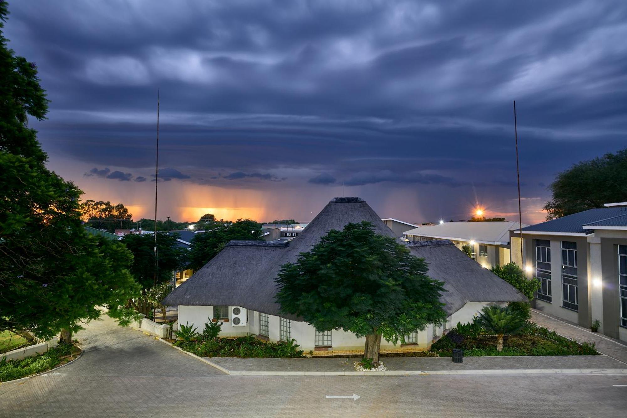 Kalahari Arms Hotel Khemsbok Esterno foto