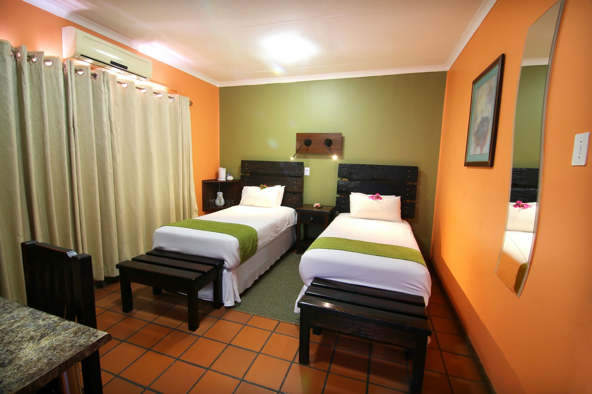 Kalahari Arms Hotel Khemsbok Esterno foto
